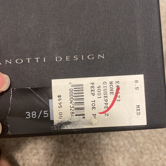 NIB Giuseppe black and white patterned peep toe heels. Size 38.5 - Picture 11 of 16